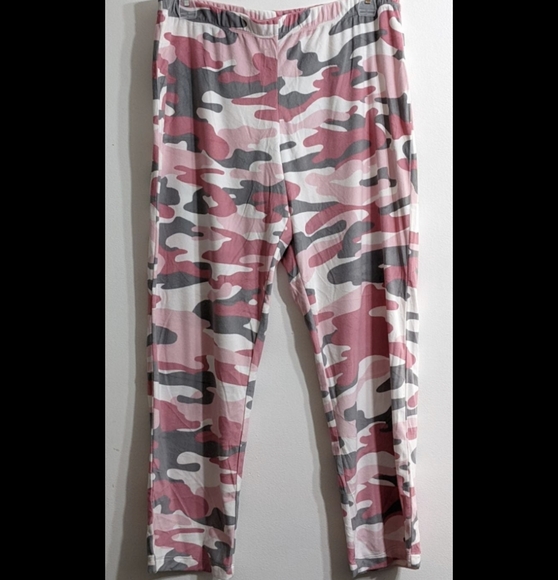 New Pink Super Soft Camo Print 2 PC Pajama Set, Size Large, Lounge Wear - Picture 3 of 6